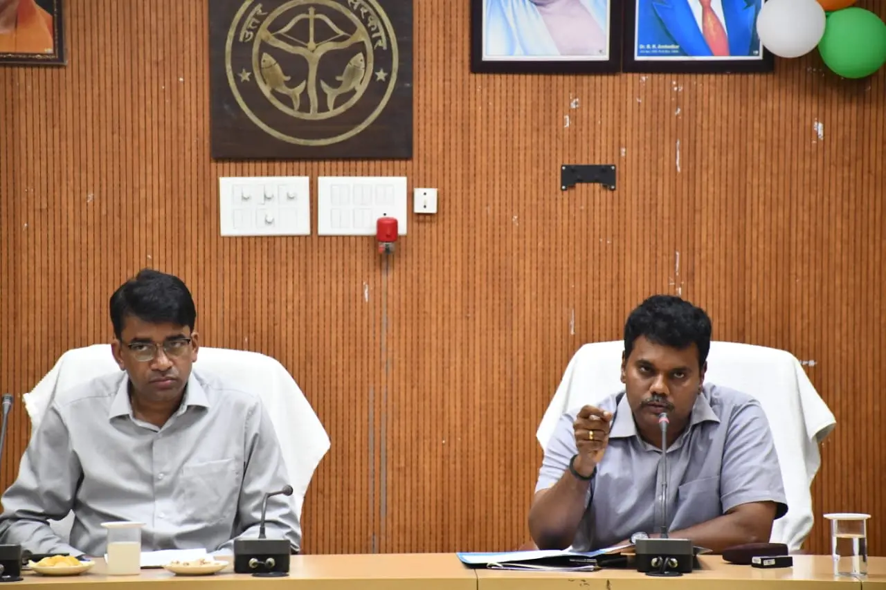 सिद्धार्थनगर : सड़क सुरक्षा समिति की बैठक में डीएम ने दिए कड़े निर्देश