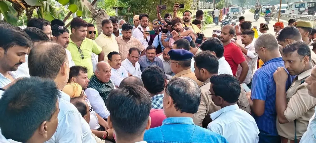 सिद्धार्थनगर में मूर्तियां हटीं, धरना हुआ, आश्वासन मिला– जानिए पूरे विवाद की कहानी