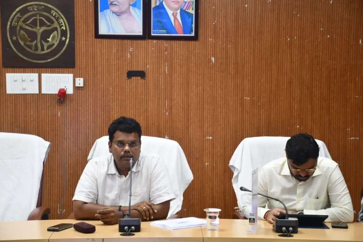 गांवों का सौंदर्यीकरण और शॉपिंग कॉम्प्लेक्स निर्माण, सिद्धार्थनगर डीएम की प्राथमिकता