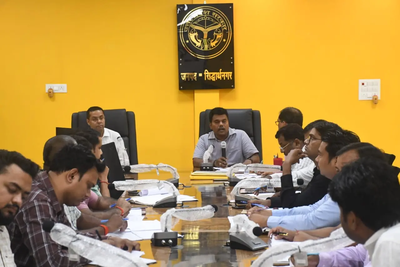 साफ-सफाई से लेकर गड्ढामुक्त सड़क तक, DM ने नगर निकायों को दी सख्त चेतावनी