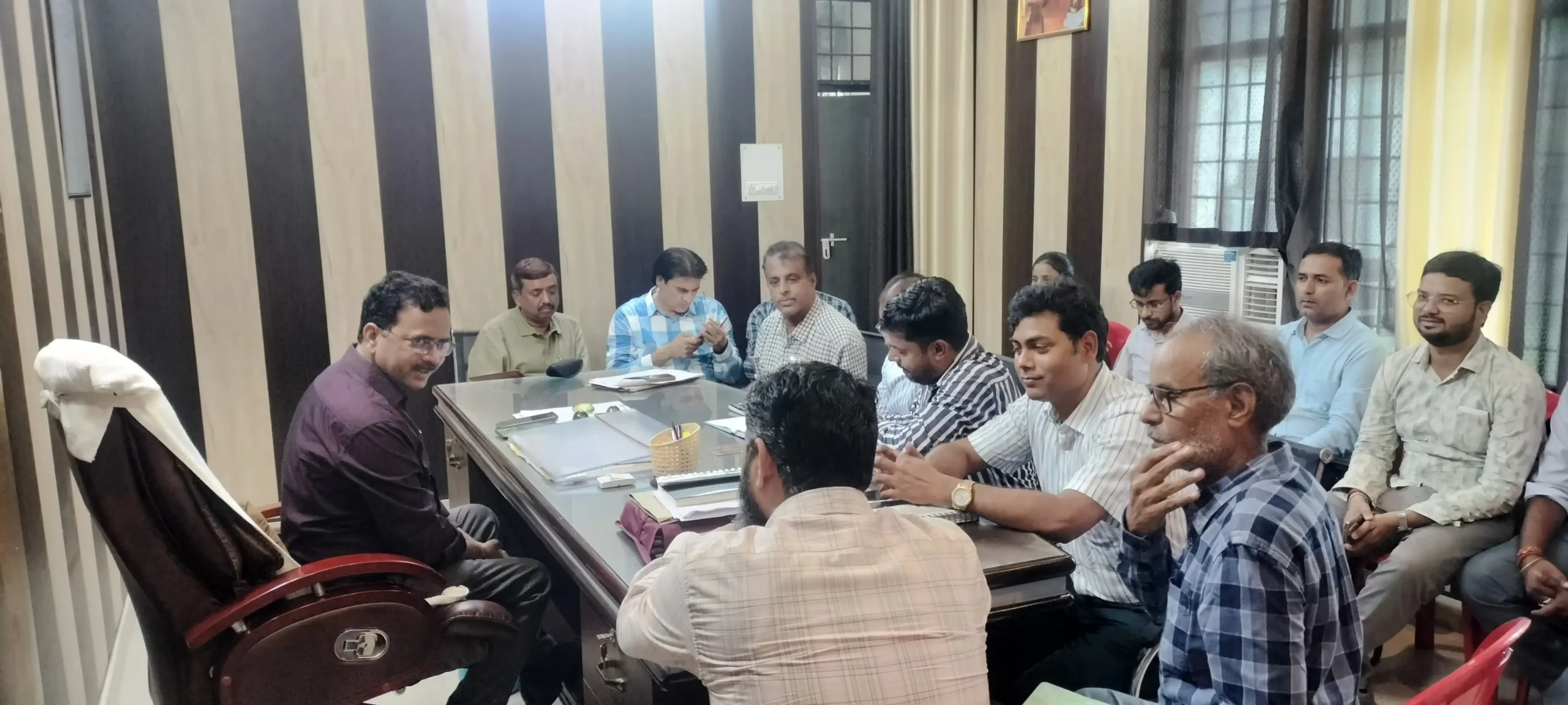 एसडीएम राजेश कुमार ने अधिकारियों संग की समीक्षा बैठक