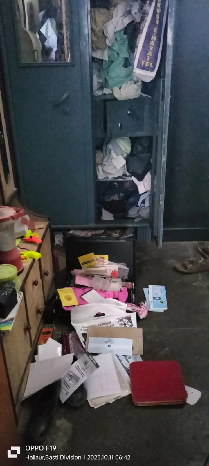 डुमरियागंज क्षेत्र में फिर हुई चोरी की वारदात, पत्रकार के घर से लाखों का सामान चोरी