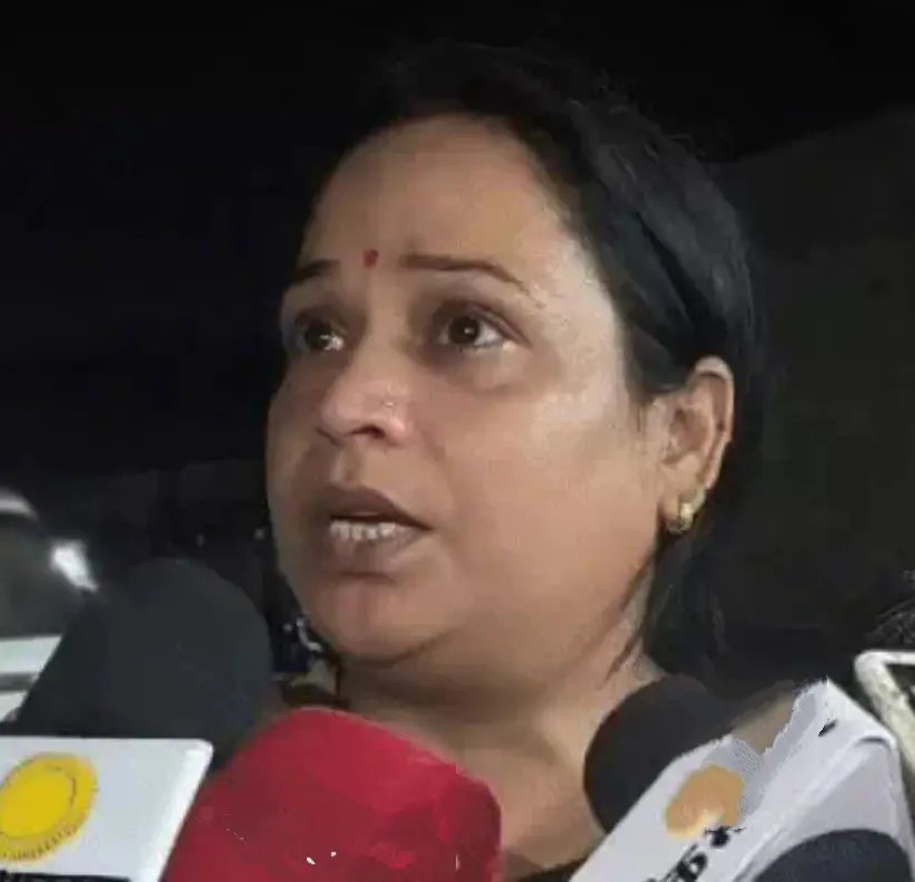 सिद्धार्थनगर : तहसीलदार की पत्नी ने किया हंगामा, पति पर दूसरी शादी और उत्पीड़न का लगाया आरोप