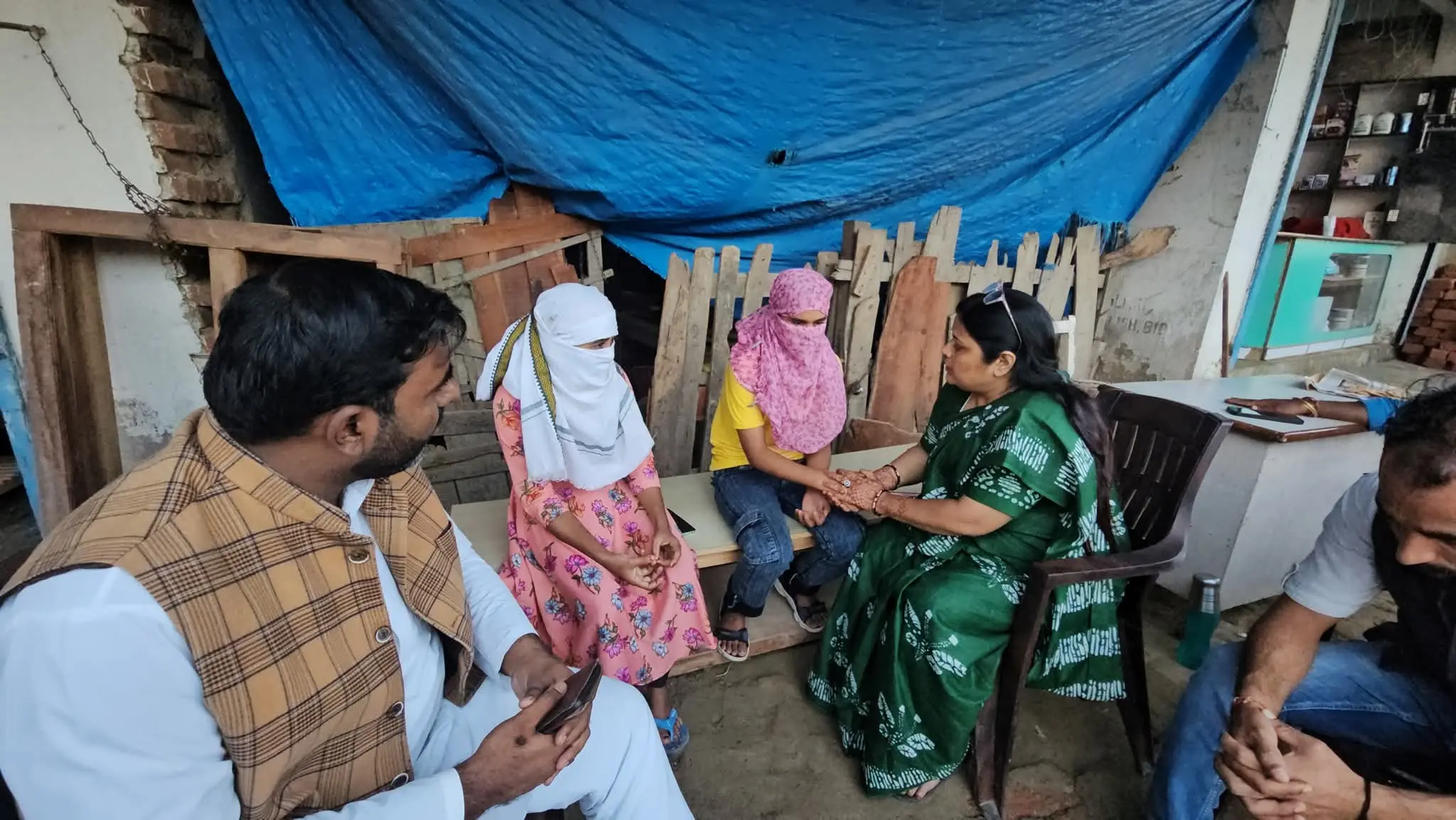 आप प्रतिनिधिमंडल ने सिद्धार्थनगर में रेप पीड़िता से की मुलाक़ात, दिया न्याय का भरोसा