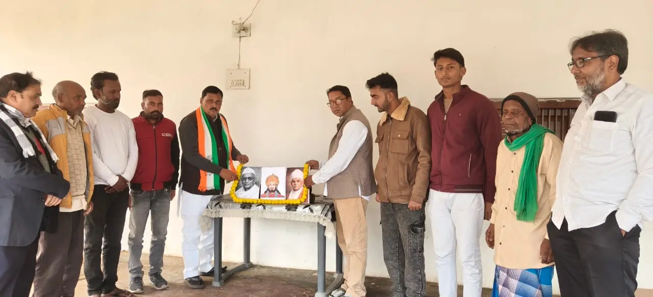 कांग्रेस द्वारा आयोजित हुआ श्रद्धांजलि कार्यक्रम, महापुरुषों को किया गया नमन