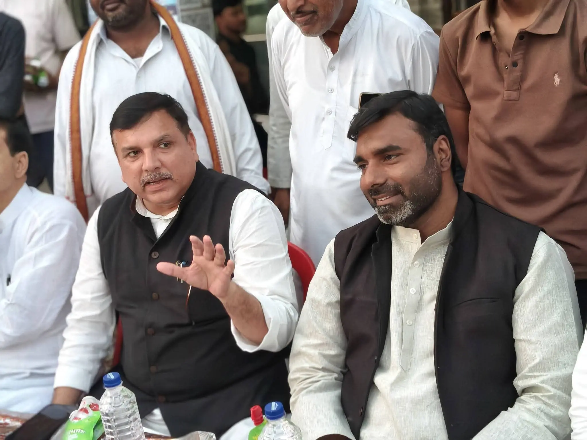 रोजा इफ्तार में शामिल हुए सांसद संजय सिंह, सरकार पर साधा निशाना