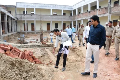 जिलाधिकारी ने स्कूल से फूड प्लाजा तक, एक दिन में कई निर्माण व व्यवस्थाओं की समीक्षा की